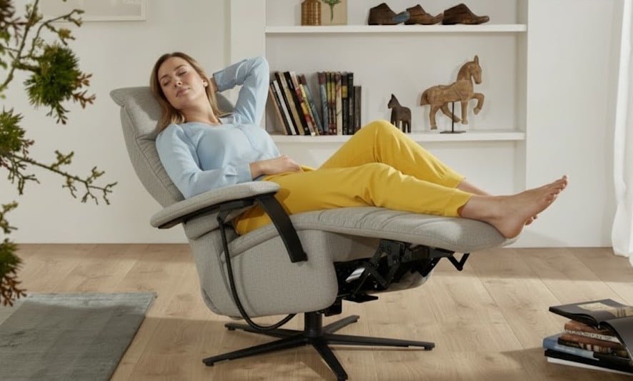 advertentie shiro aangepast relaxstoel relaxfauteuil gealux de toekomst sta op stoel himolla direct leverbaar